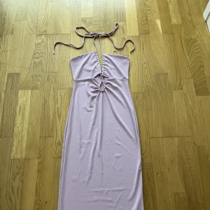 Klänning - Aldrig används , inte genomskinlig, bra skick, storlek xs