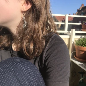 Örhängen💕 - Handgjorda jättesöta örhängen med äkta rosenkvarts! Frakten är 15kr, tveka inte att höra av dig vid frågor eller intresse💗