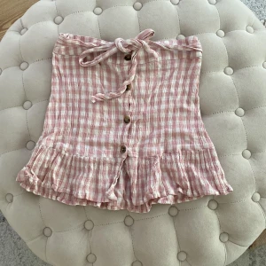 Minikjol - Minikjol i gingham, storlek 34, använd får gånger, utan skavanker, figurnära och högmidjad.