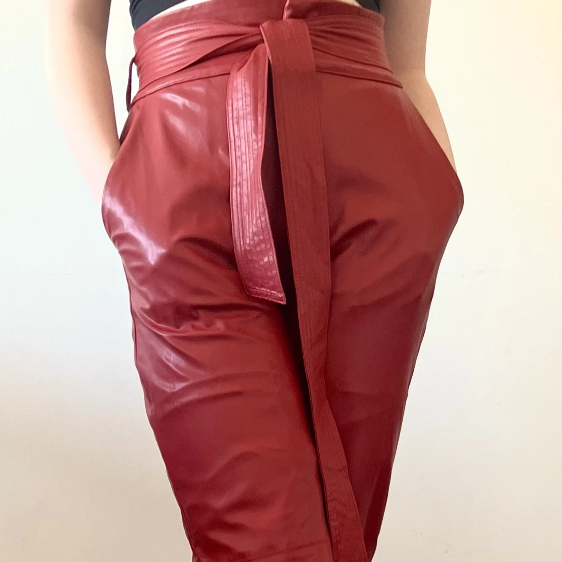 Röda läderbyxor  - 91