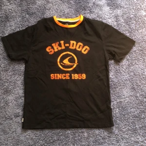 T-shirt  ski-doo  - Helt ny T-shirt från ski-doo, skick 10/10. 