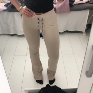 Byxor - Köpta från stronger för 699. Supersköna men kommer tyvärr inte till användning längre. Storlek S