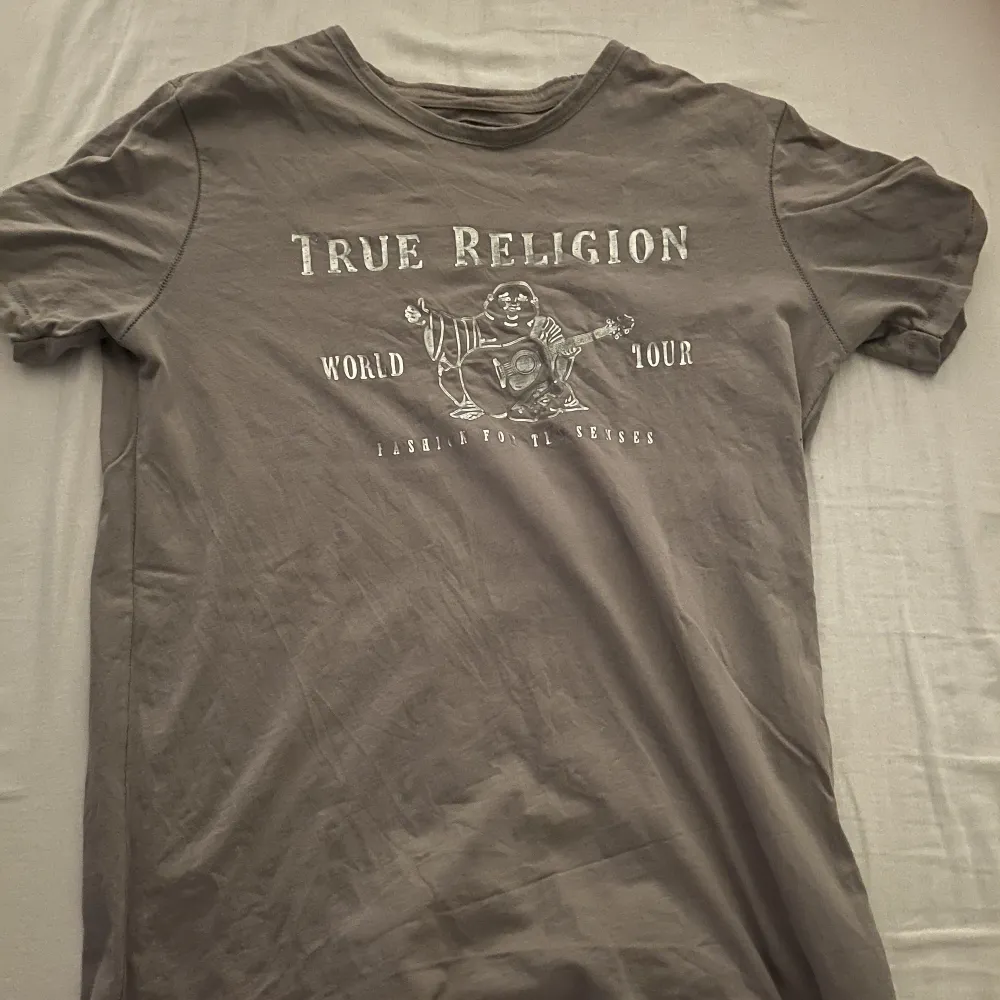 True religion tröja i bra skick . T-shirts.