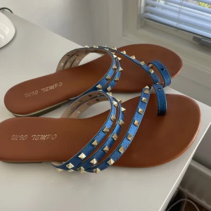 Sandaler  - Skit coola valentino inspirerade sandaler till sommaren🦋🦋 