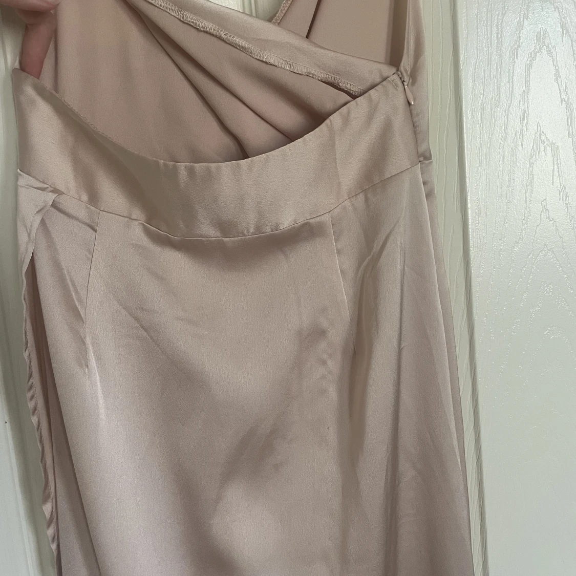 Långklänning med öppen rygg och slits - 91