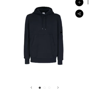 Cp company hoddie  - Storlek S  knappt använd  9/10 i sick  Nypris 2100 på Thernlunds 