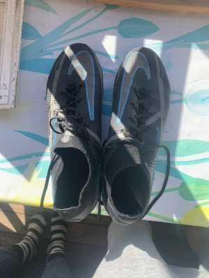 Nike phanton skor Limited edition  - Använda cirka 4 gånger och köpte de för 1250kr skorna är Limited edition och storlek 42 pris kan diskuteras och hör av dig vid fler frågor
