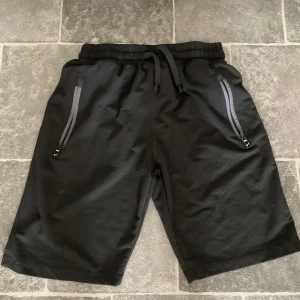 Shorts - Knappt använda, perfekt t sommaren 