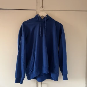 Blå hoodie - Blå hoodie Stl XL 100kr