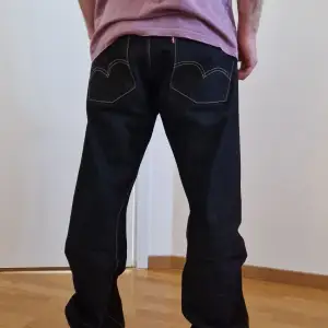 Stora baggy jeans perfekt för skejtaren. I fint skick. Se mina övriga annonser.