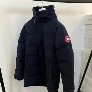 (HELT NY)Canada goose carson FW23 - Helt ny, från senaste säsong, retail på 18000kr. Frågor om sizing osv! skriv bara  