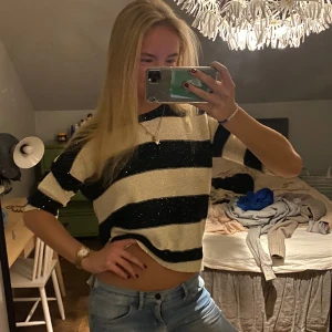 Randig stickad tröja m glitter - Strl XS-S, 300kr ❤️‍🔥❤️‍🔥