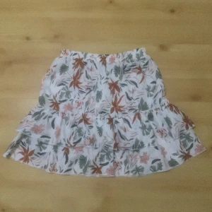 Fin kjol ifrån shein. - Fin kjol ifrån shein. Storlek S och den sitter bra i midjan 