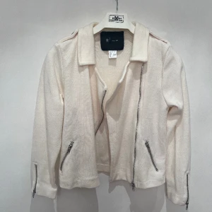 Jacka  - Använt endast 3 gånger 