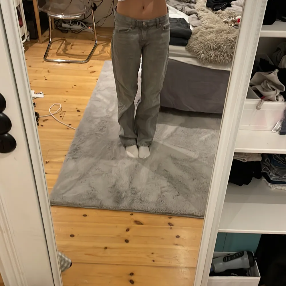 Ett par Low waist jeans som är superfina men tyvärr för stor för mig. . Jeans & Byxor.