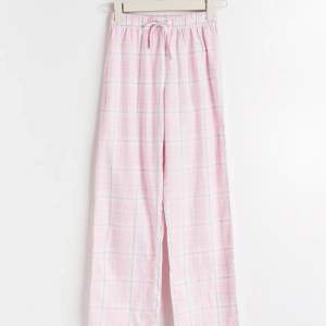 Säljer dessa så snygga helt nya Gina Young pyjamas byxor då de är för stora för mig💞❤️❤️