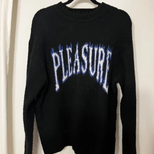 Stickad tröja, weekday  - Använd men utan defekter, utan tryck på ryggen, oversized 