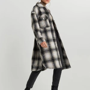 Kappa - Rutig kappa från Gina tricot. Använd endast 2 gånger. 