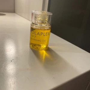 Olaplex olja  - Hårolja från Olaplex som inte riktigt faller mig i smaken. Endast testad. 