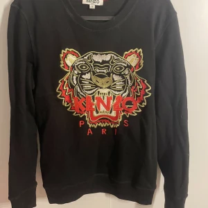 Kenzo tröja - Säljer denna fina tröja då den är för liten för mig. Köparen står för frakt 💞