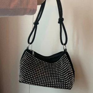 Söt glittrig väska💖 - Som ny