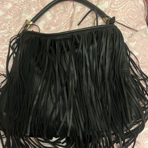 Snygg väska - Säljer denna skitcoola väskan då den inte kommer till användning!💓