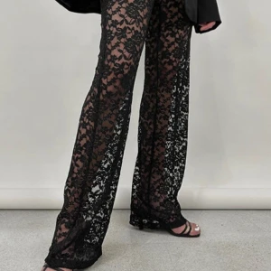 Spetsbyxor  - Byxor i spets från H&M, prislappen kvar💖