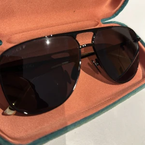 Gucci sunglasses  - Säljer mina Gucci solglasögon  Nästan aldrig använda  Nypris 3200 