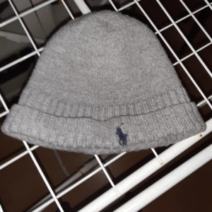 Polo mössa - Den är grå