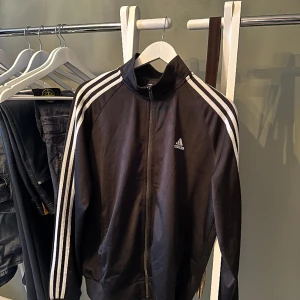 Adidas tröja - Adidas tröja  Bra skick