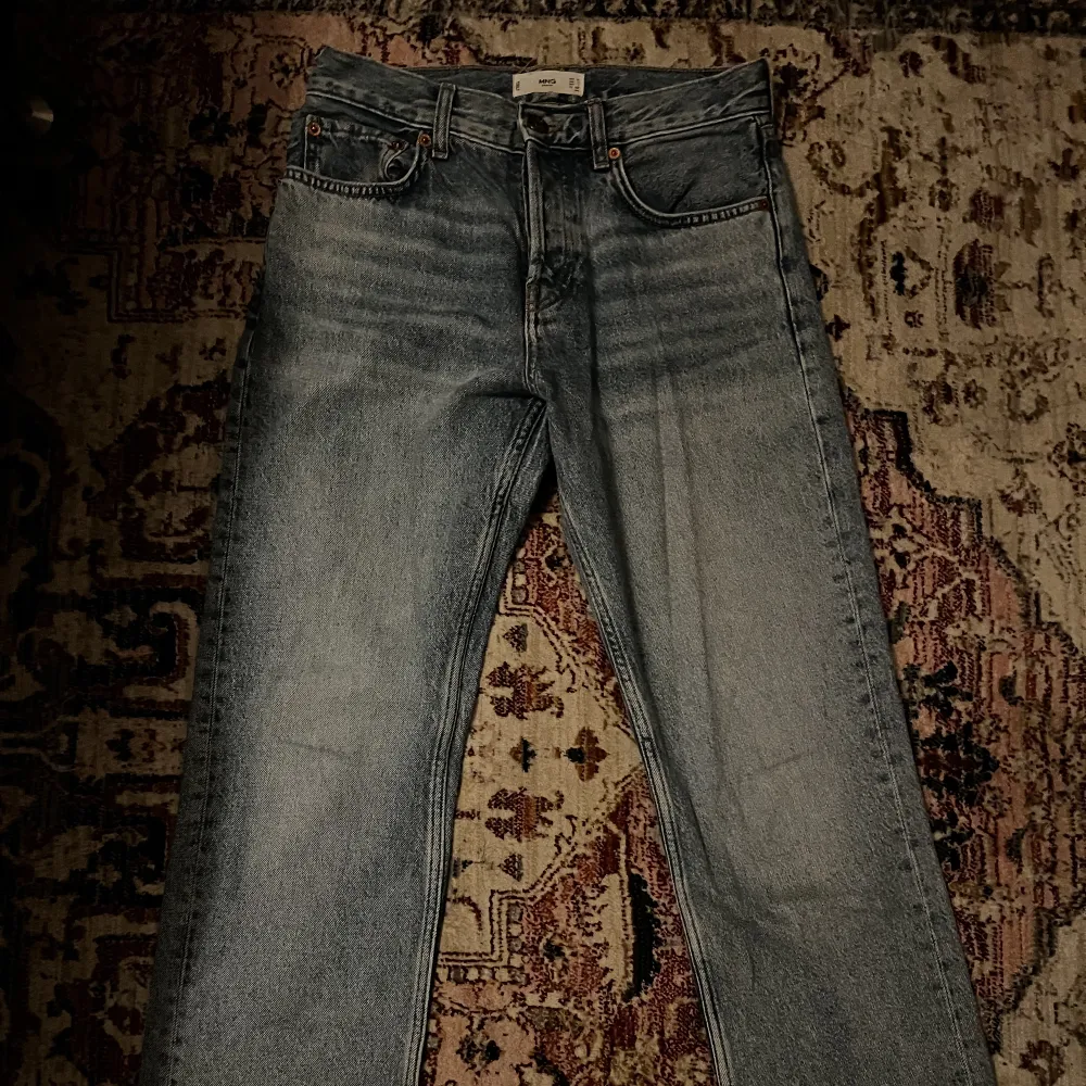 Mid waist jeans . Jeans & Byxor.