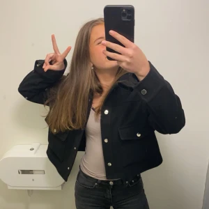 Kort zara kappa  - Kort zara kappa, skick 10/10 skriv för fler bilder och frågor, stora s men passar mig som har xs