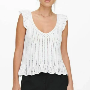 Topp - Säljer denna jätte söta topp från only!💕💕Precis som ny🥰