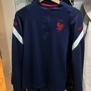 Frankrike långärmad tränings tröja Nike - Använd ett par gånger men bra skick 