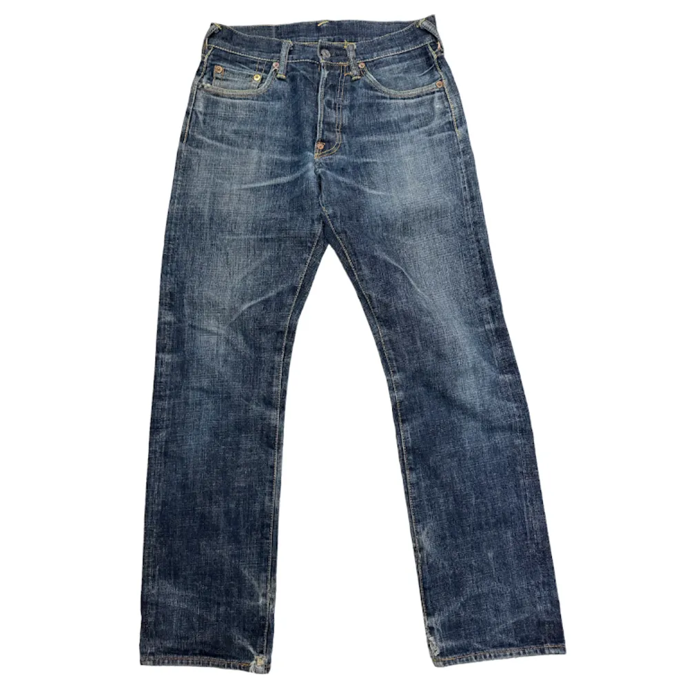 Lågmidjade straight leg EVISU jeans.  Köpta här på plick. Midja: 80cm (damstorlek) Mått går att få. Pris: 1000  BUDA eller KÖP NU.. Jeans & Byxor.