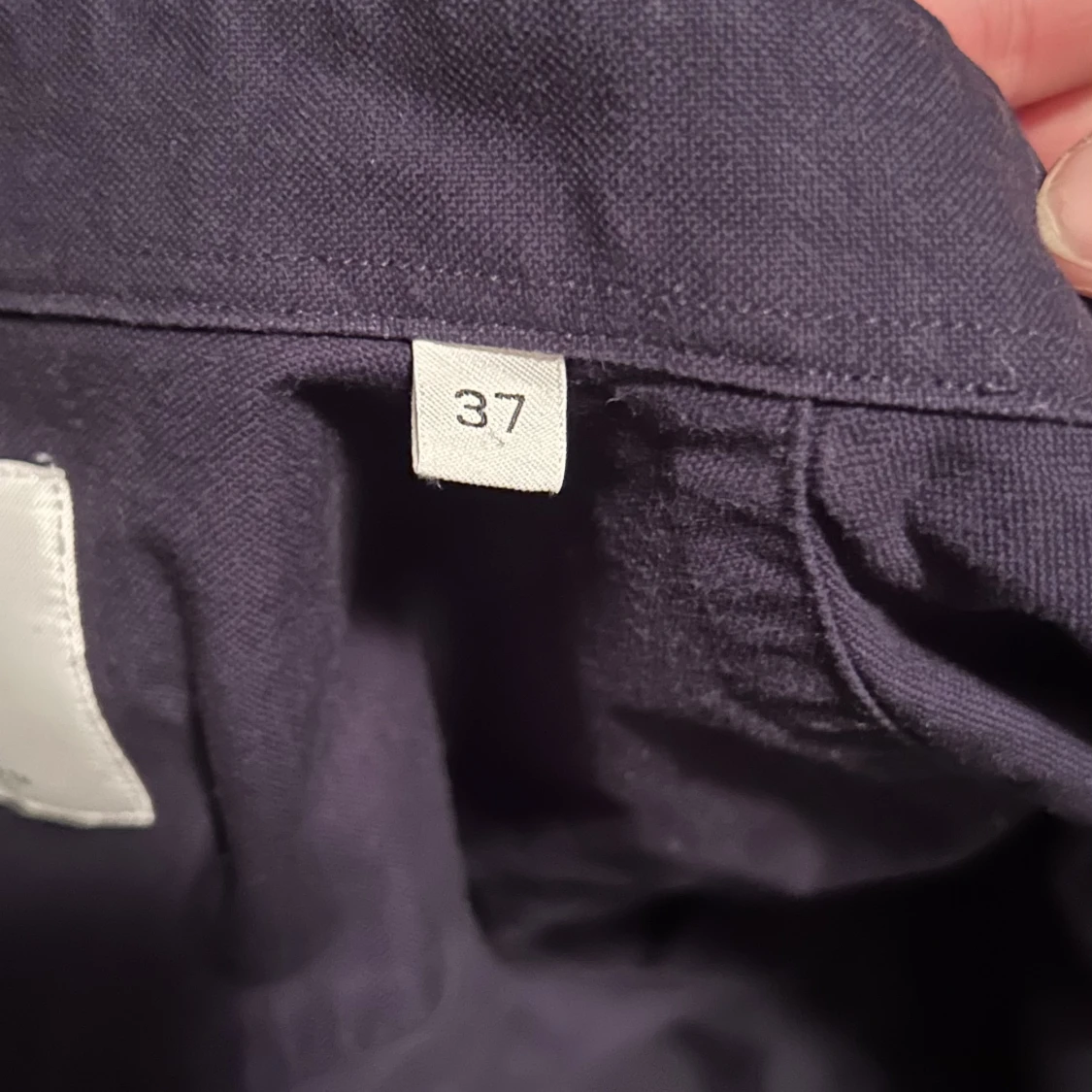 Mörkblå skjorta - 91