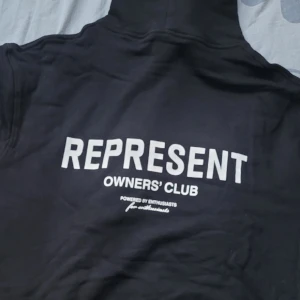 Represent oversized hoodie - Kommer med original förpackning och har ej använts. Oversize hoodie.