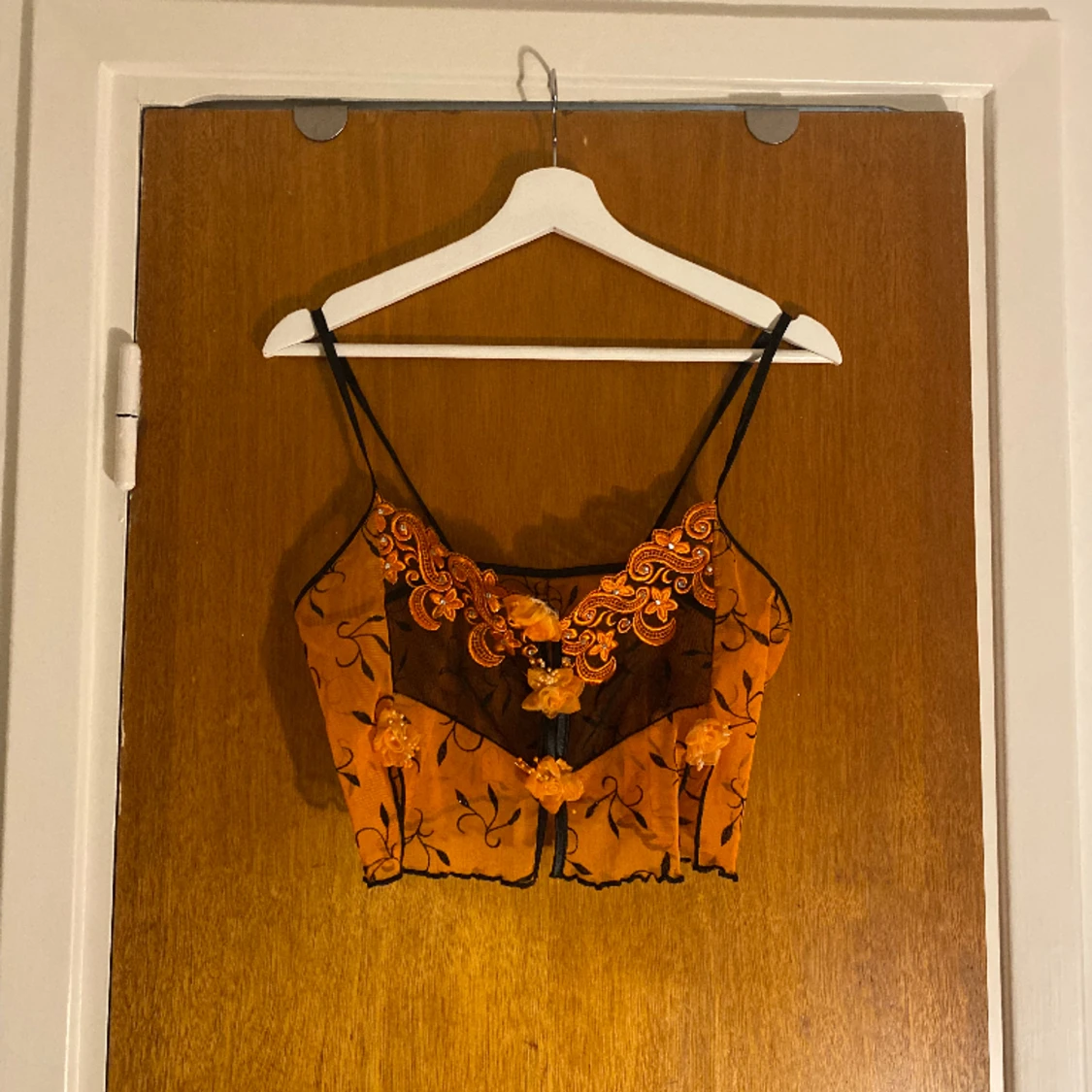 Orange snygg mesh-topp