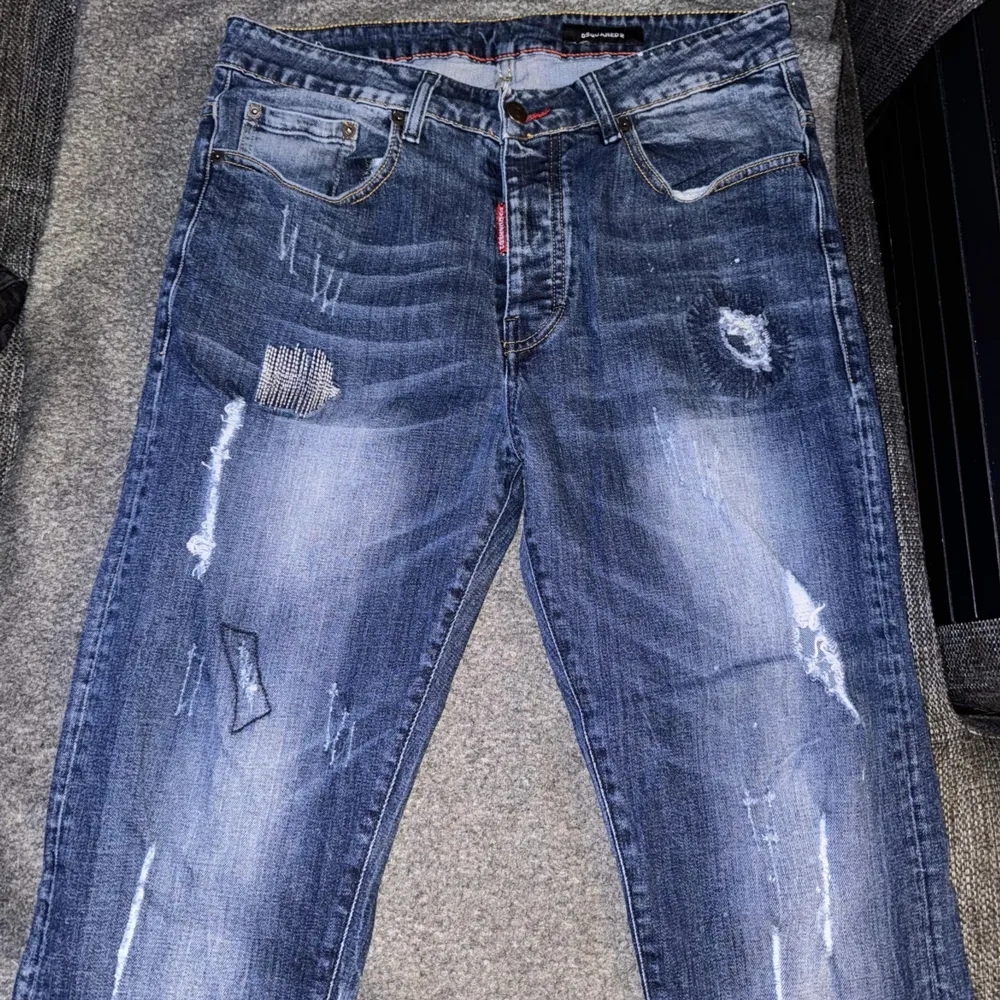 Dsquared Icon jeans, ej använda så mke. Köpt på farfetch för 3790. Passar ej längre.. Jeans & Byxor.