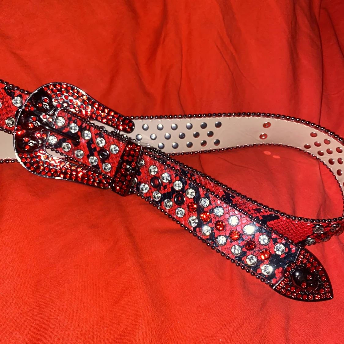 Dödskalle rhinestones belt