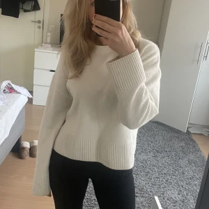 Stickad tröja - Jättefin stickad tröja från otherstories💗🥰