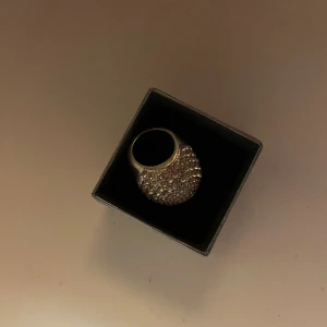 Ring  - Ring, jag vet inte vilket märke det är. Storlek xs. 