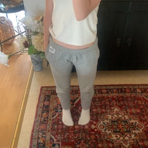 Andy by Frank dandy mjukis byxor  - Hej! Säljer mina Andy by frank mjukis byxor, dom är använda men inga defekter, kontakta vid intresse eller fler bilder💕💕