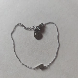 Armband - Armband med en blixt på