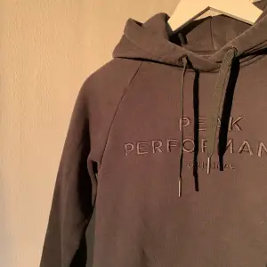 Svart peak performance hoodie / tröja