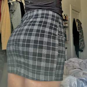Så söt kjol som tyvärr är för liten för mig💓 haft länge men inte använt mycket alls💕 skriv vid frågor eller fler bilder!!