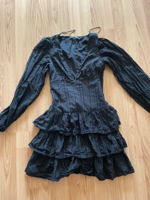 Zara klänning  - Säljer denna zara klänning då den är för liten för mig. Säljer för direkt pris för 399. Går att pruta vid snabb affär 