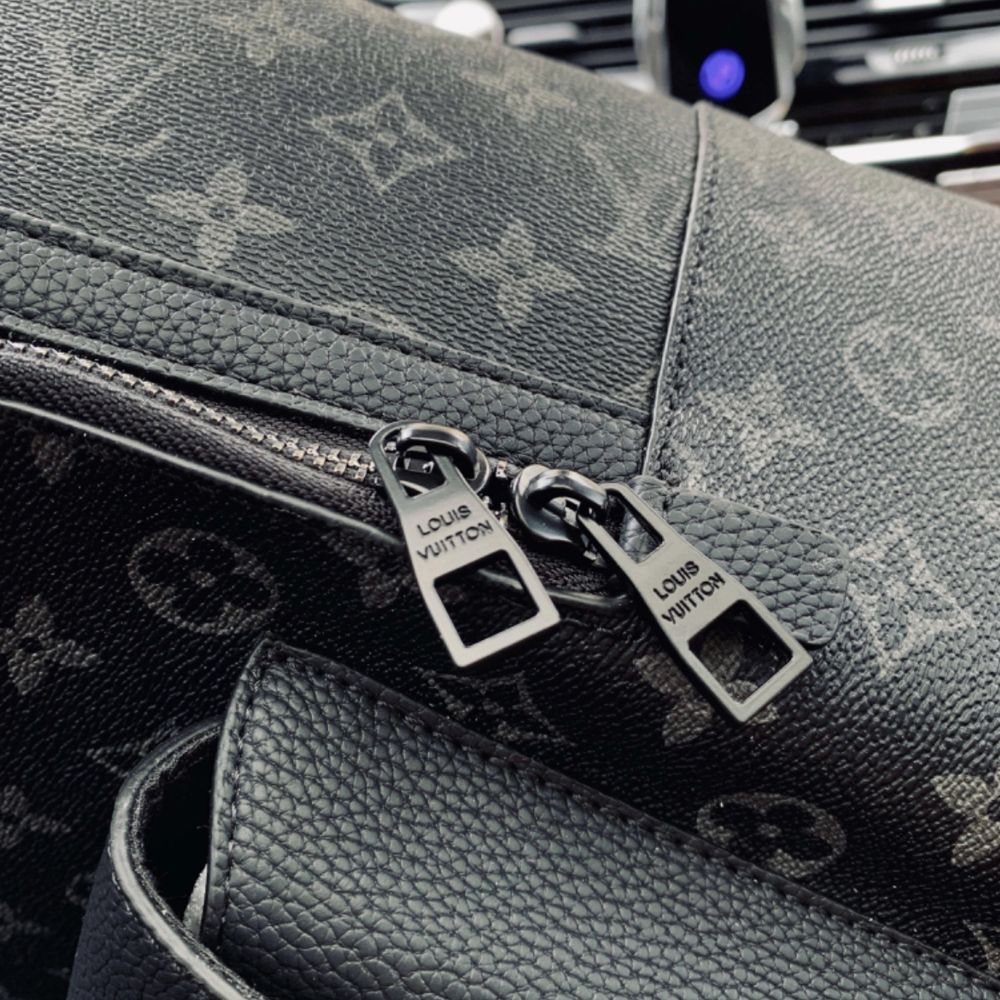 Svart LV bag - Louis Vuitton | Plick Second Hand