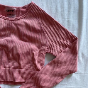 Aim’n top - Jättesöt rosa träningstop ifrån aim’n, endast testad då den sitter väldigt tajt på mig. Släng iväg ett pm vid intresse 😊