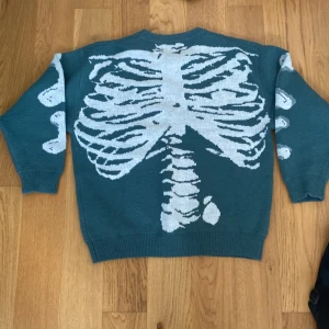 Oversized knitted sweater - Bra skick, knappt använd